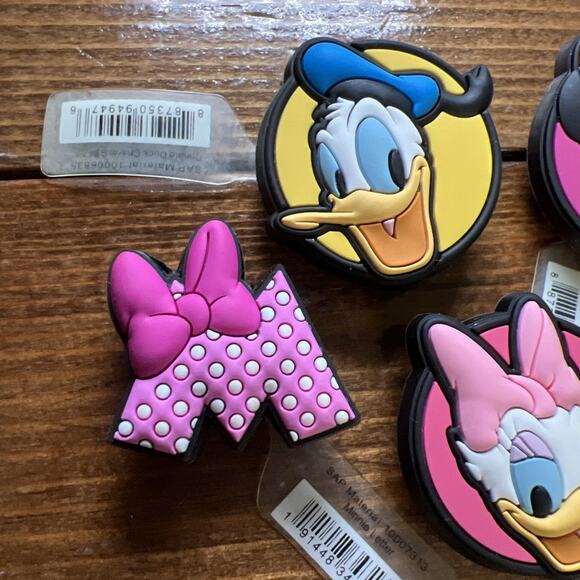 (5) NWT Disney Shoe Charms For Crocs Minnie Mouse Goofy Donald Daisy Authentic - Picture 2 of 9